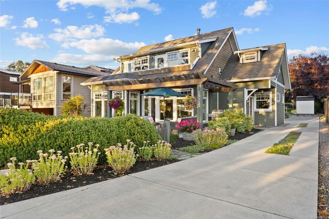 2 of 61 - 10117 West Saanich Rd, North Saanich, BC