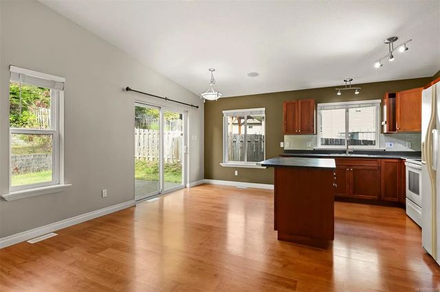 5 of 34 - 2717 Kendal Ave, Cumberland, BC