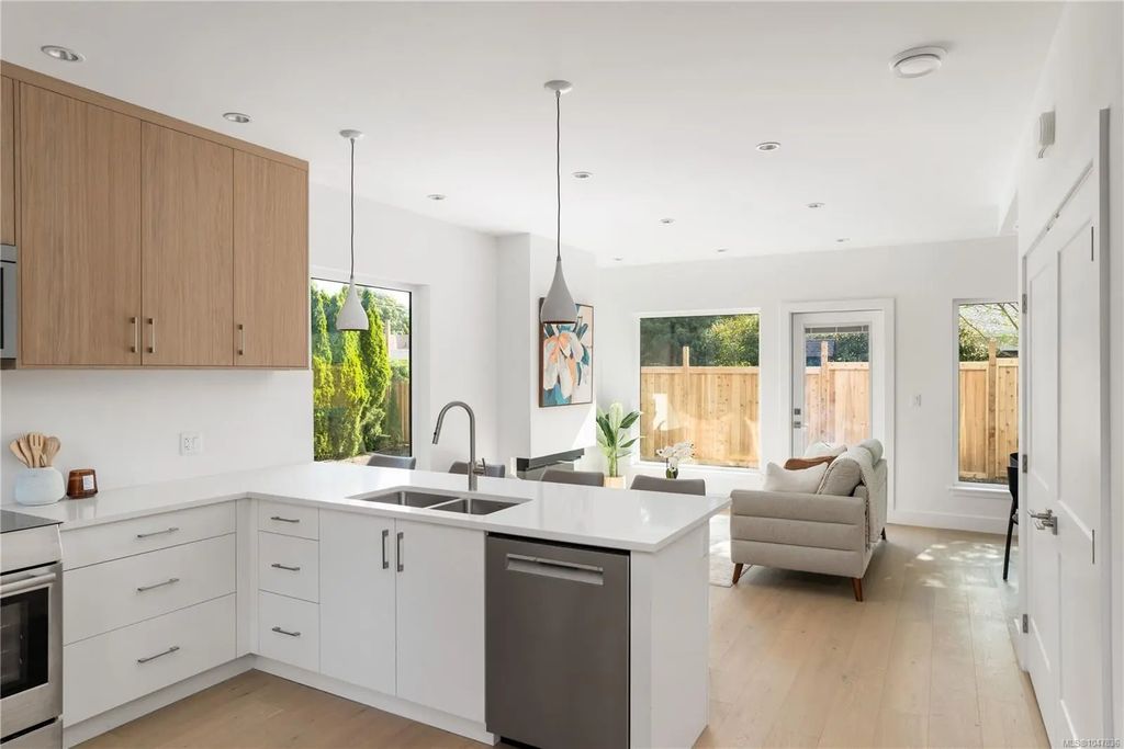 2118 Pentland Rd 4, Oak Bay