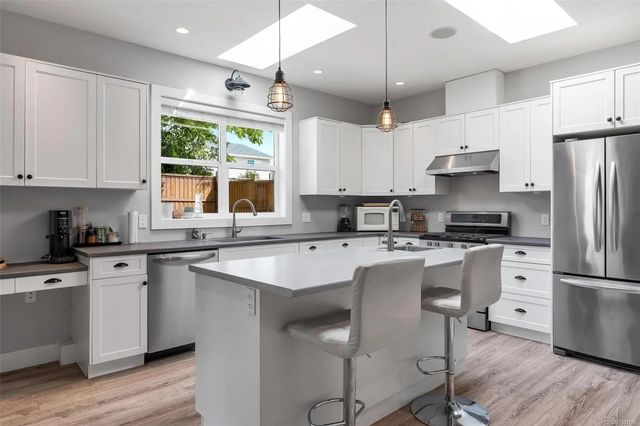 4 of 39 - 132 Crease Ave, Saanich, BC