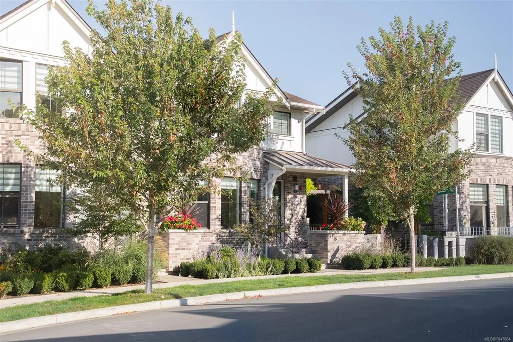 1048 Pentrelew Pl, Victoria