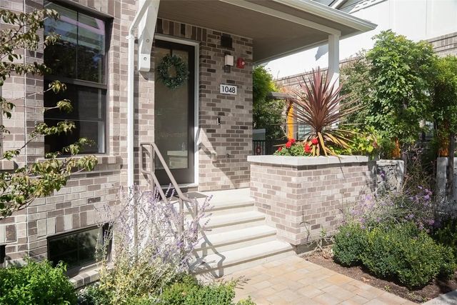 2 of 52 - 1048 Pentrelew Pl, Victoria, BC
