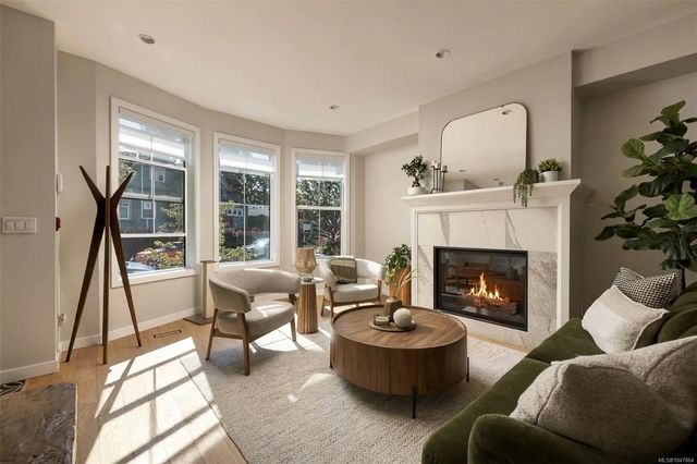 3 of 52 - 1048 Pentrelew Pl, Victoria, BC