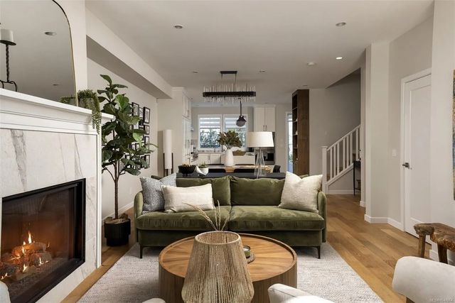 4 of 52 - 1048 Pentrelew Pl, Victoria, BC