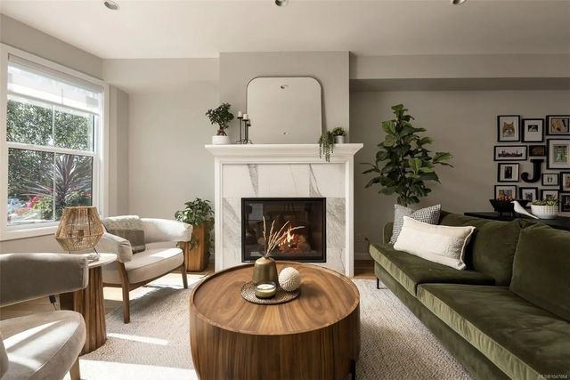5 of 52 - 1048 Pentrelew Pl, Victoria, BC