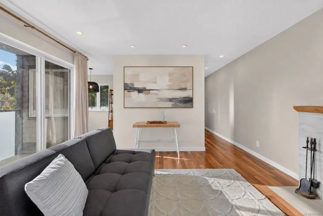 2 of 18 - 1619 Morrison St 303, Victoria, BC