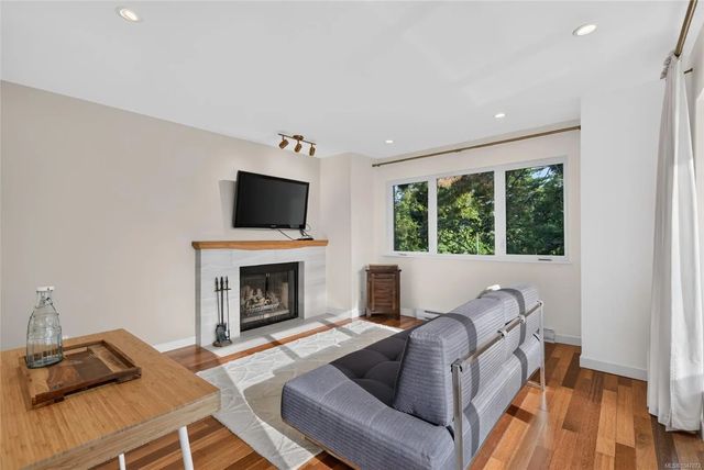 4 of 18 - 1619 Morrison St 303, Victoria, BC