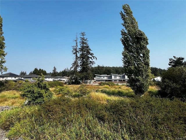 4 of 17 - 3409 Luxton Rd, Langford, BC
