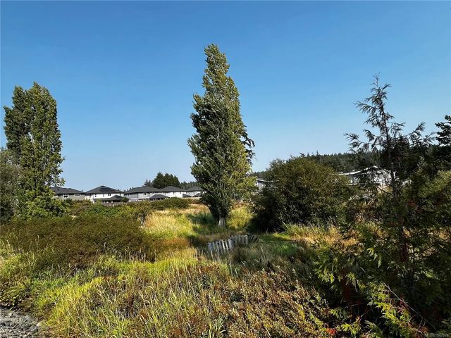 5 of 17 - 3409 Luxton Rd, Langford, BC