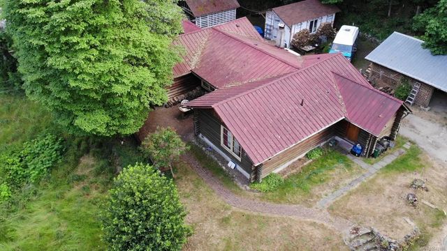 2 of 10 - 4912 Lochside Dr, Saanich, BC