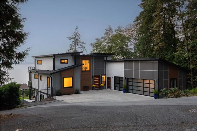 2 of 56 - 1470 Lands End Rd, North Saanich, BC