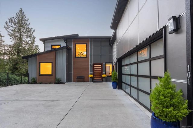 3 of 56 - 1470 Lands End Rd, North Saanich, BC