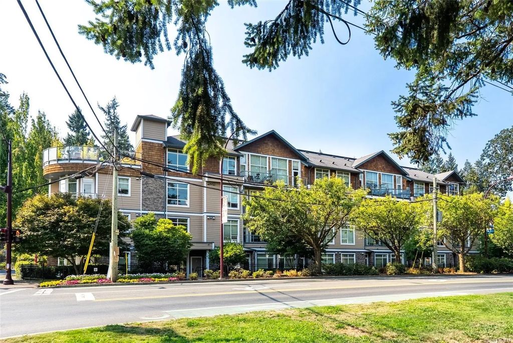 611 Goldstream Ave 211, Langford