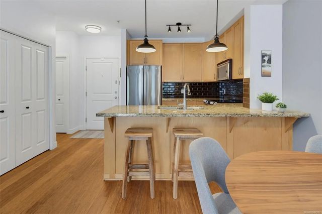 4 of 27 - 611 Goldstream Ave 211, Langford, BC