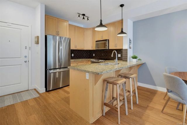 5 of 27 - 611 Goldstream Ave 211, Langford, BC