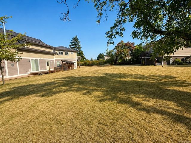 4 of 10 - 392 Urbains Pl, Nanaimo, BC