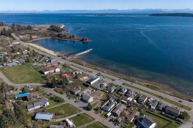 3 of 16 - 5570 Horne St, Union Bay, BC
