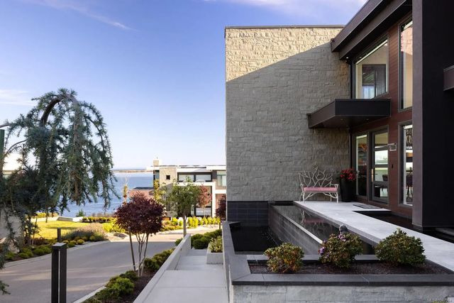 4 of 58 - 231 Hidden Pt, Oak Bay, BC
