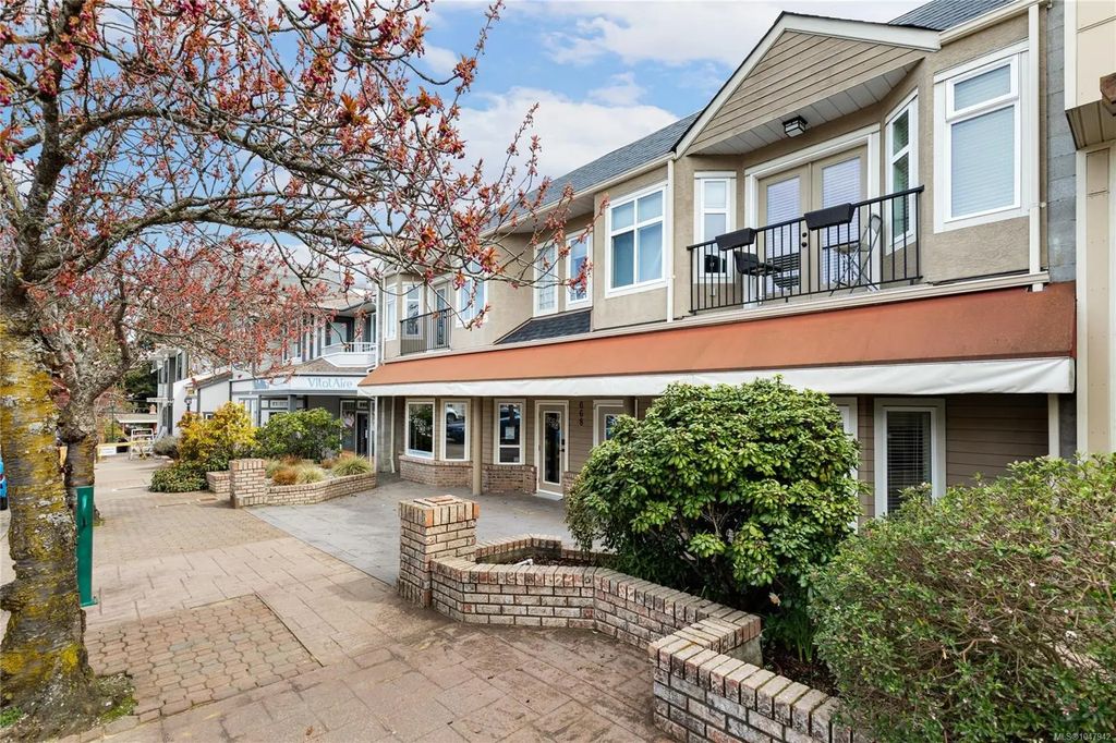 668 Beach Rd 4, Qualicum Beach