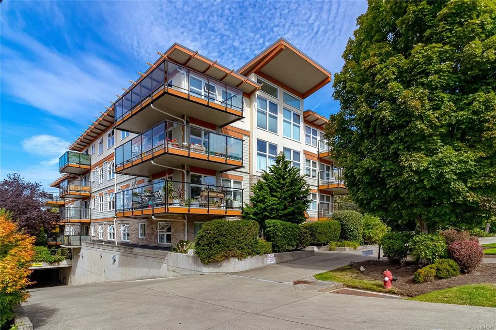 2940 Harriet Rd 404, Saanich