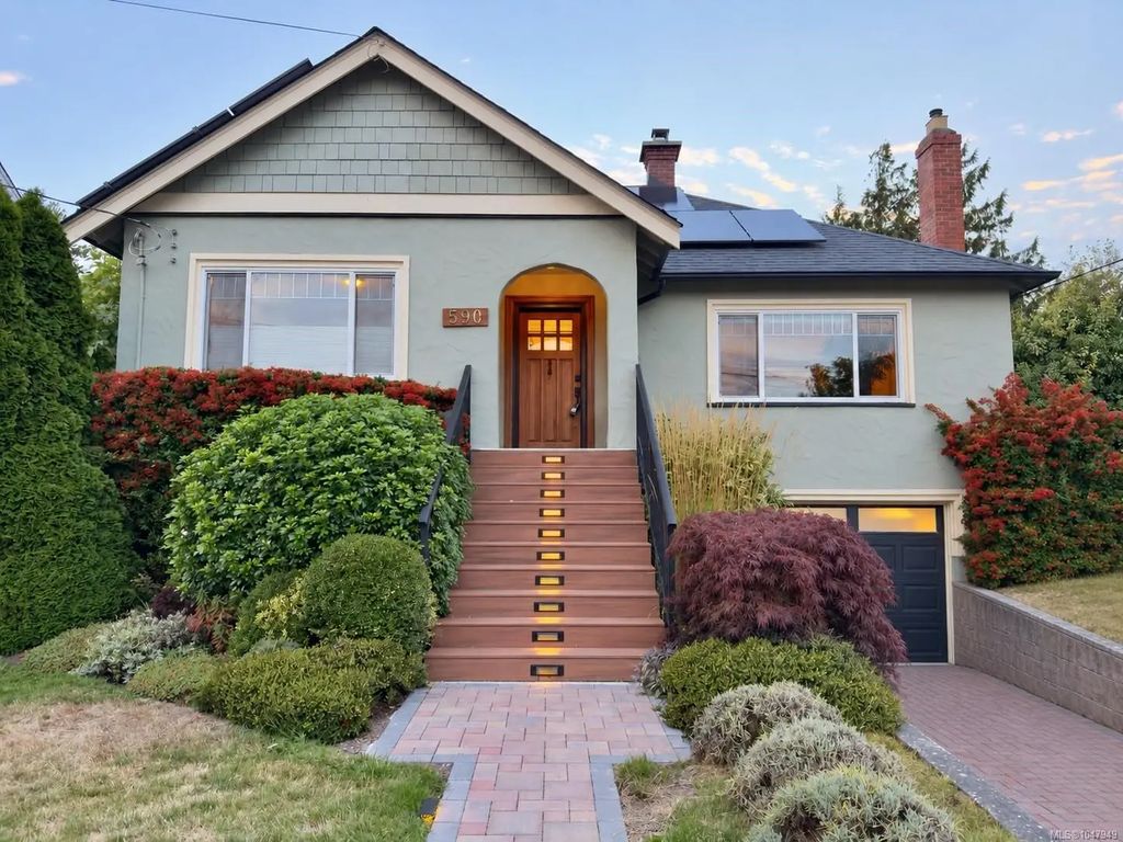 590 Monterey Ave, Oak Bay
