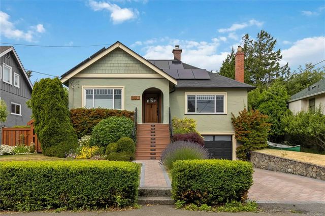 2 of 59 - 590 Monterey Ave, Oak Bay, BC