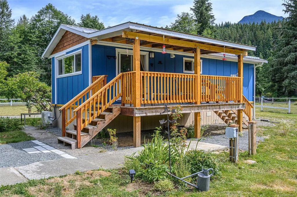 429 Community Rd, Sayward