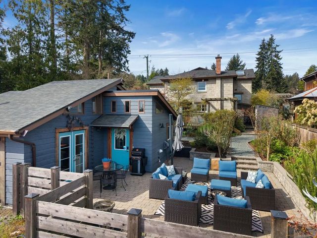 4 of 53 - 5165 Cordova Bay Rd, Saanich, BC