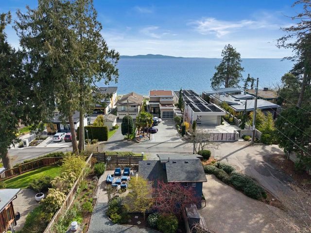 5 of 53 - 5165 Cordova Bay Rd, Saanich, BC