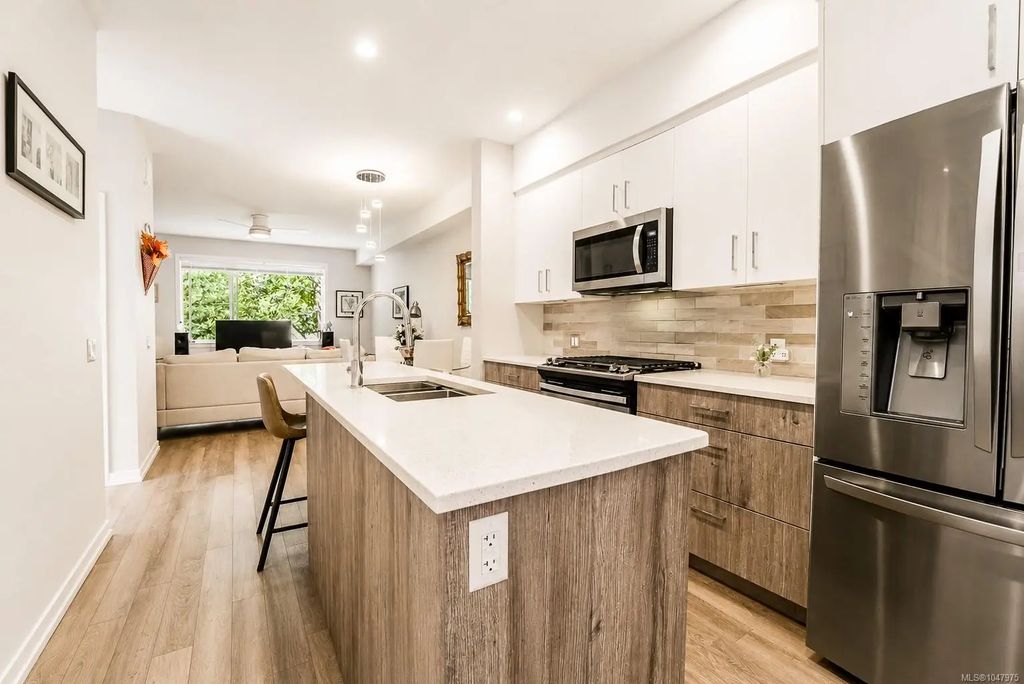 694 Hoylake Ave 112, Langford