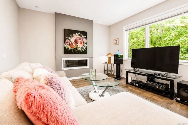 3 of 57 - 694 Hoylake Ave 112, Langford, BC