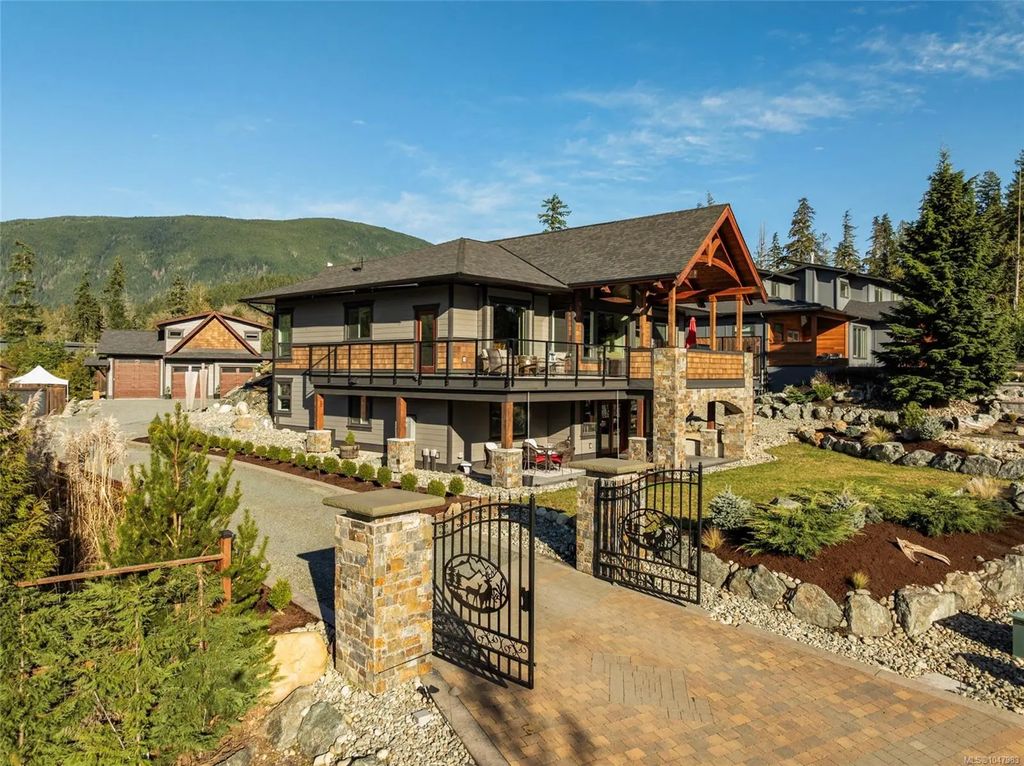 7343 Lakefront Pl, Lake Cowichan