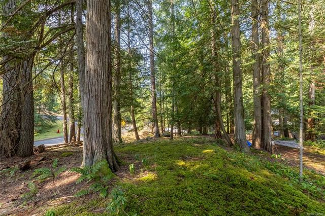 2 of 20 - 3610 Jolly Roger Cres, Pender Island, BC