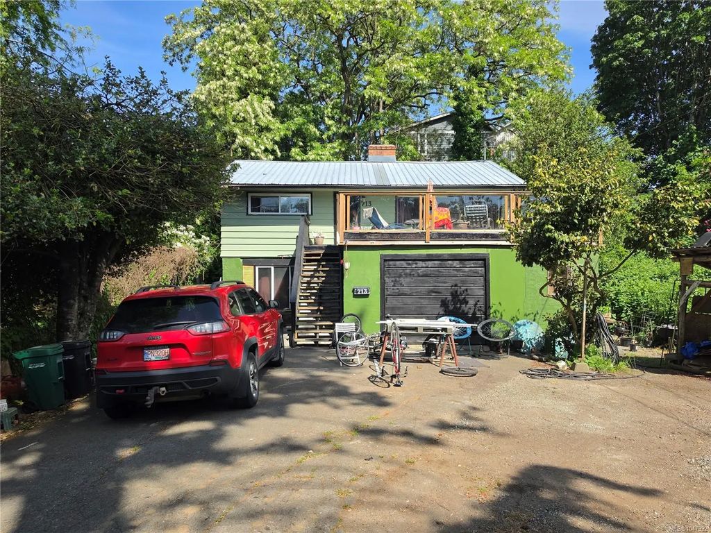 713 Victoria Rd, Nanaimo