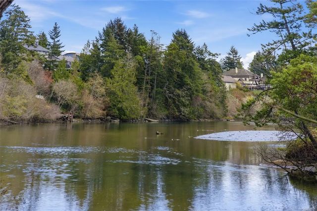 2 of 58 - 107 Parsons Rd, View Royal, BC