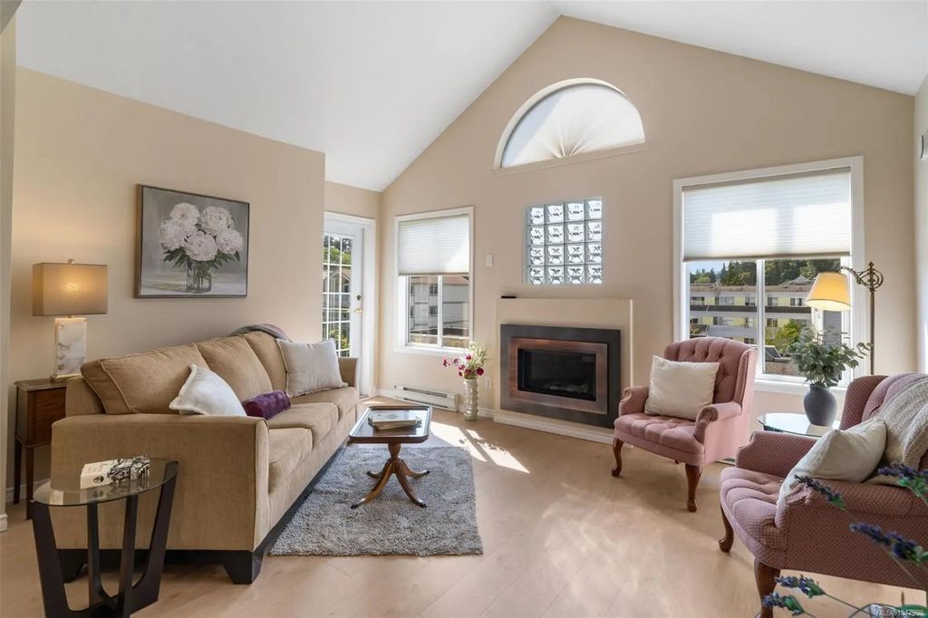 275 First St 403, Duncan
