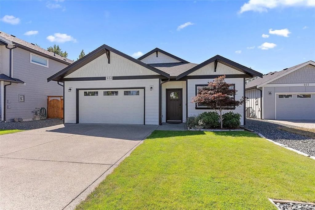 933 Blakeon Pl, Langford