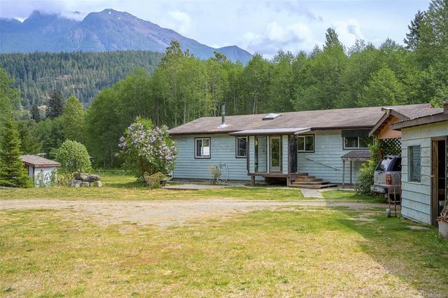 2 of 48 - 400 Dyer Rd, Sayward, BC