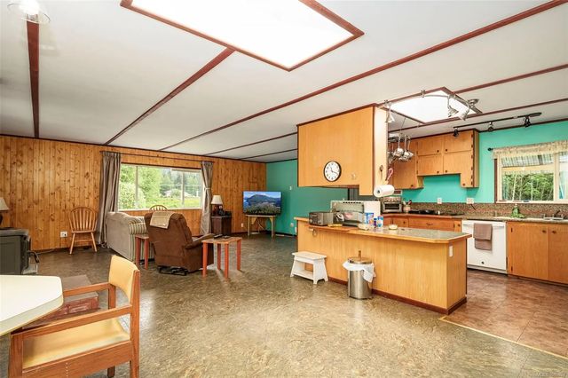 4 of 48 - 400 Dyer Rd, Sayward, BC