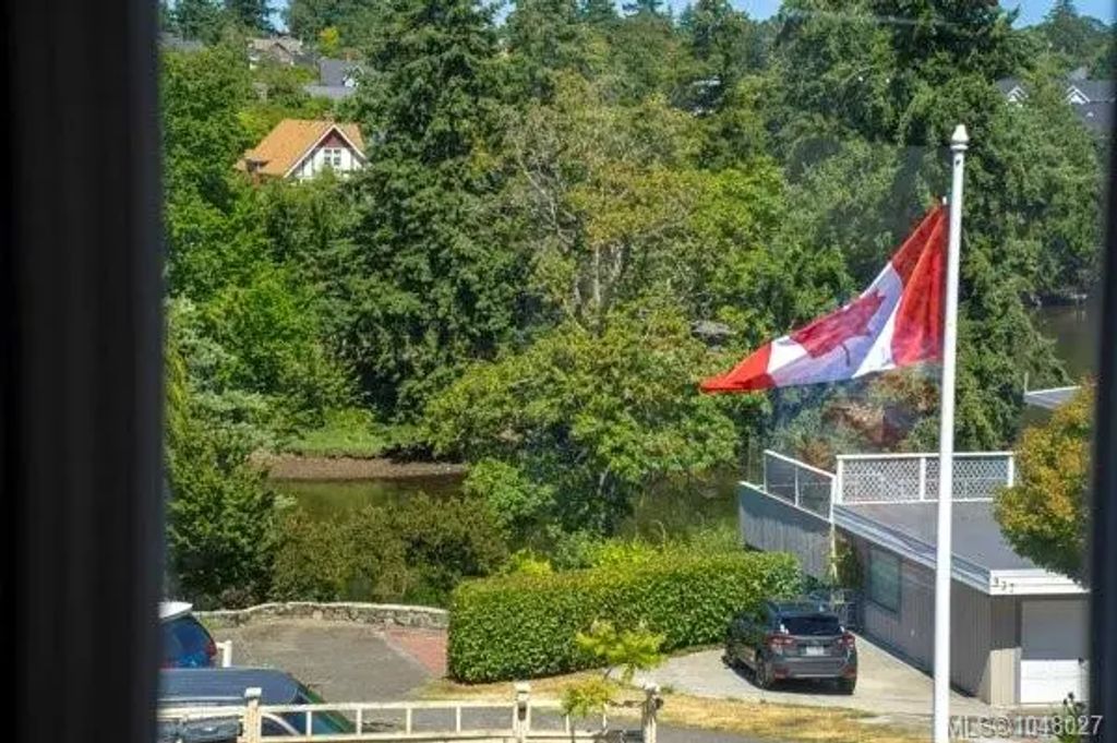 928 Mesher Pl, Esquimalt