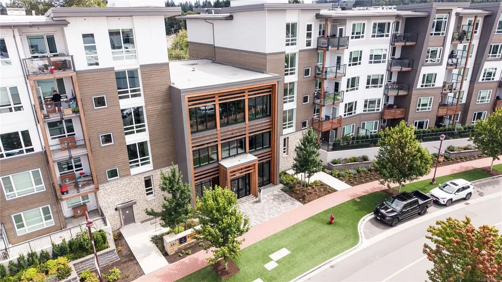 920 Reunion Ave 327, Langford