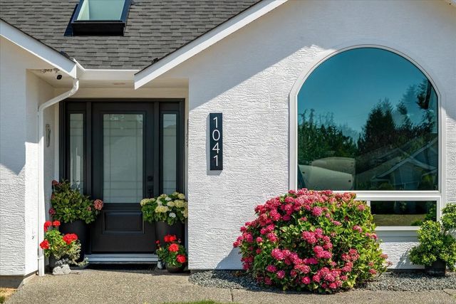 2 of 37 - 1041 Tara Cres, Parksville, BC