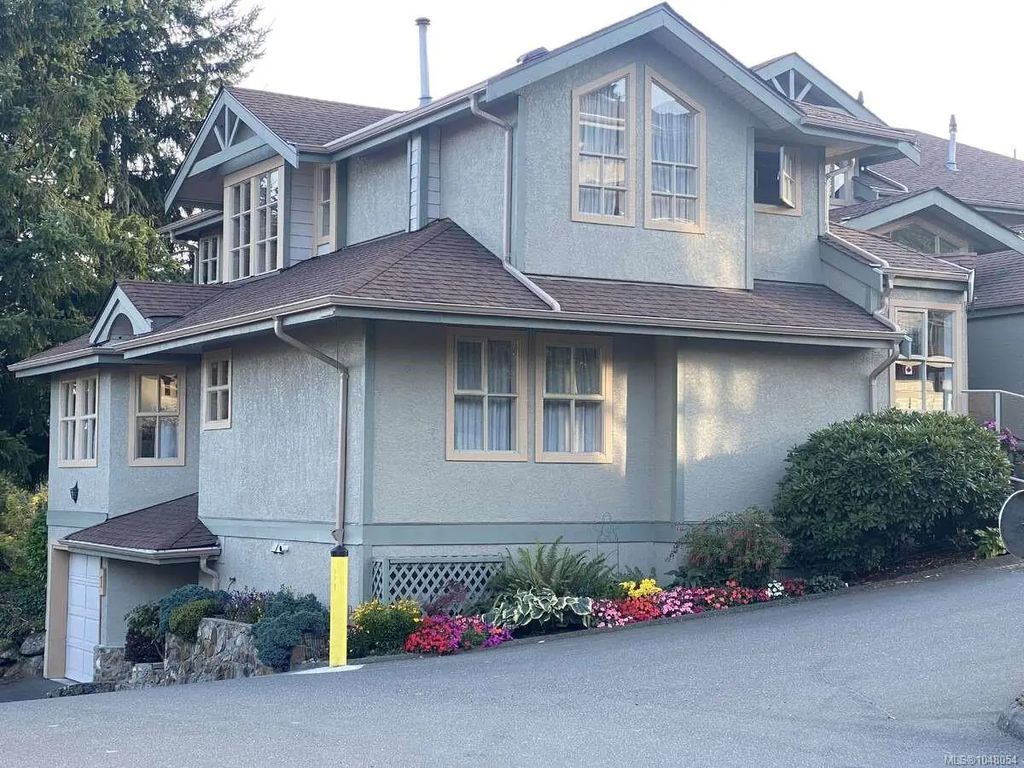 500 Marsett Pl 1, Saanich