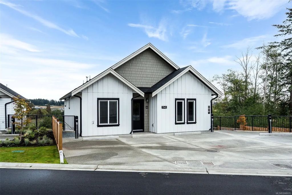 7043 Central Saanich Rd 201, Central Saanich