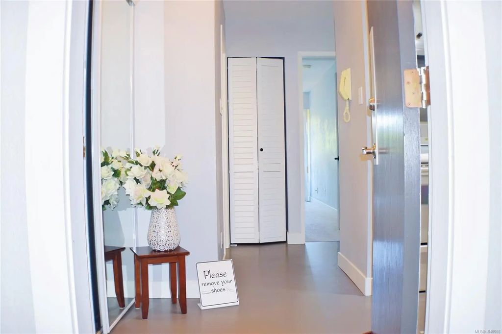 1870 Mckenzie Ave 217, Saanich