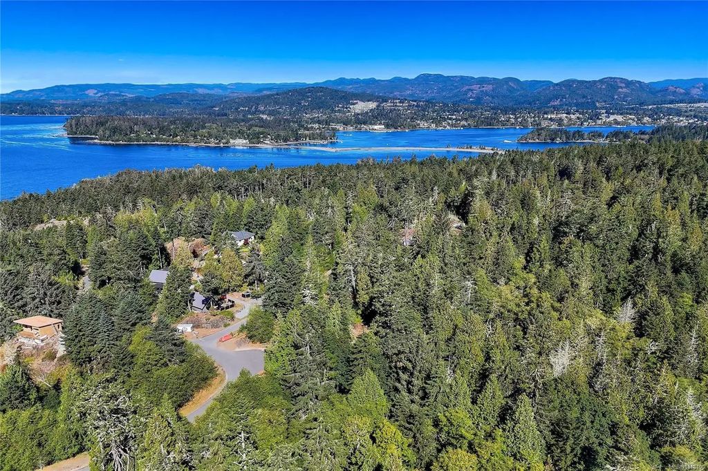 7355 Thornton Hts, Sooke