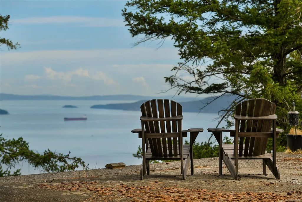 470 Heck Hill Rd, Mayne Island
