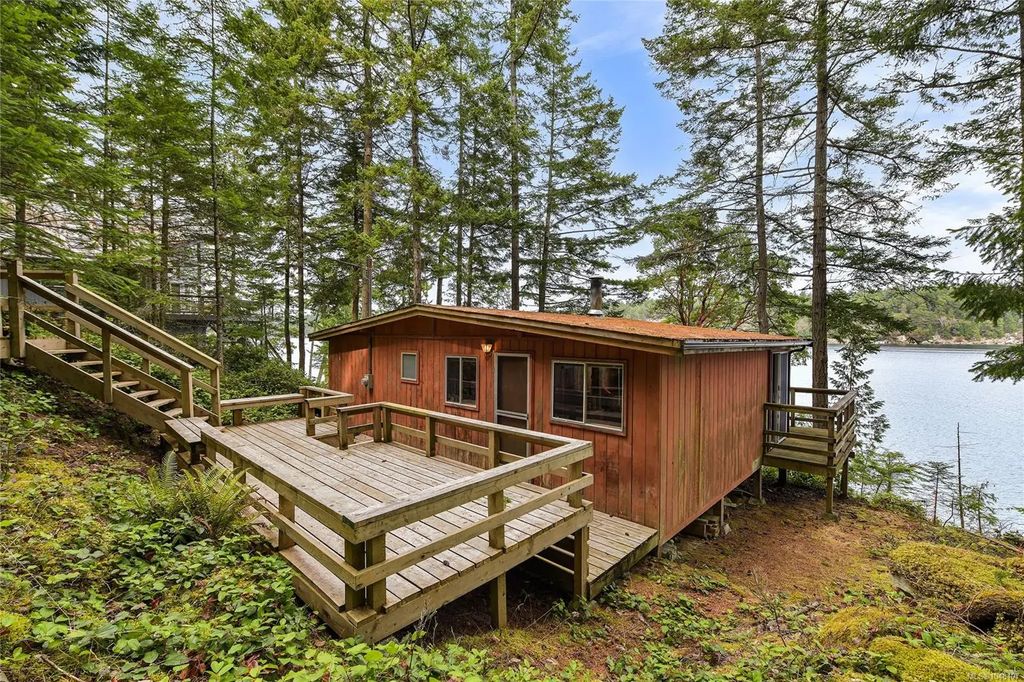707 Wilks Rd, Mayne Island