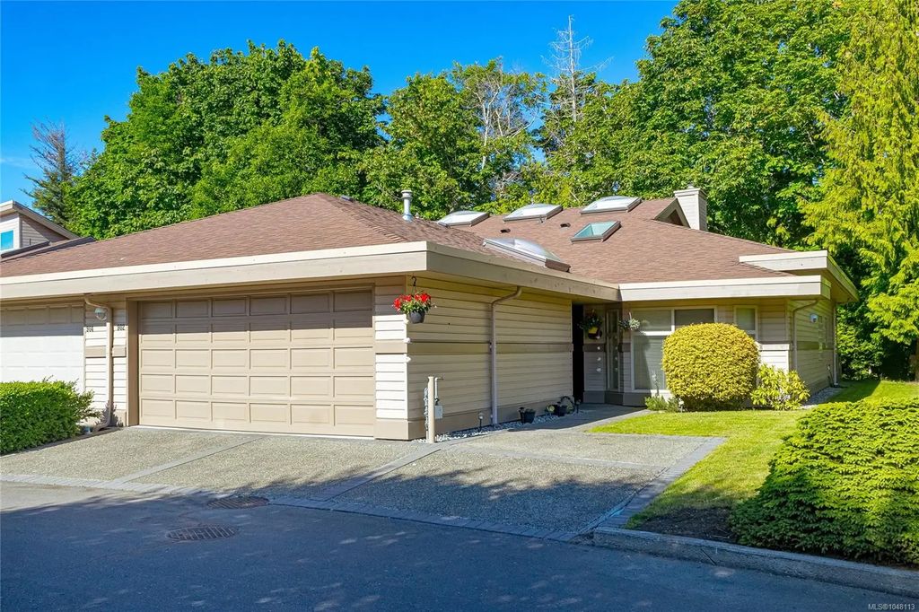 902 Lakes Blvd, Parksville