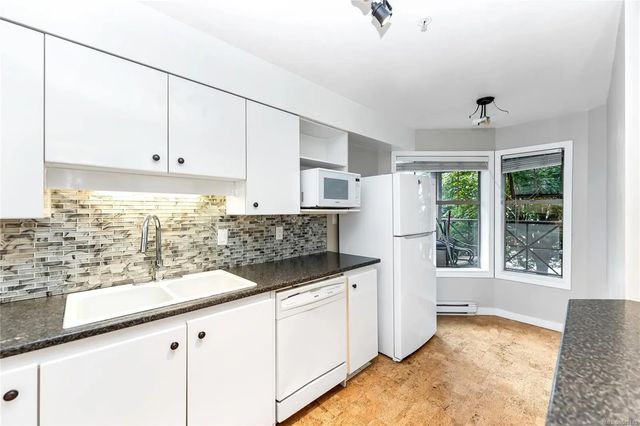 3 of 24 - 935 Johnson St 209, Victoria, BC